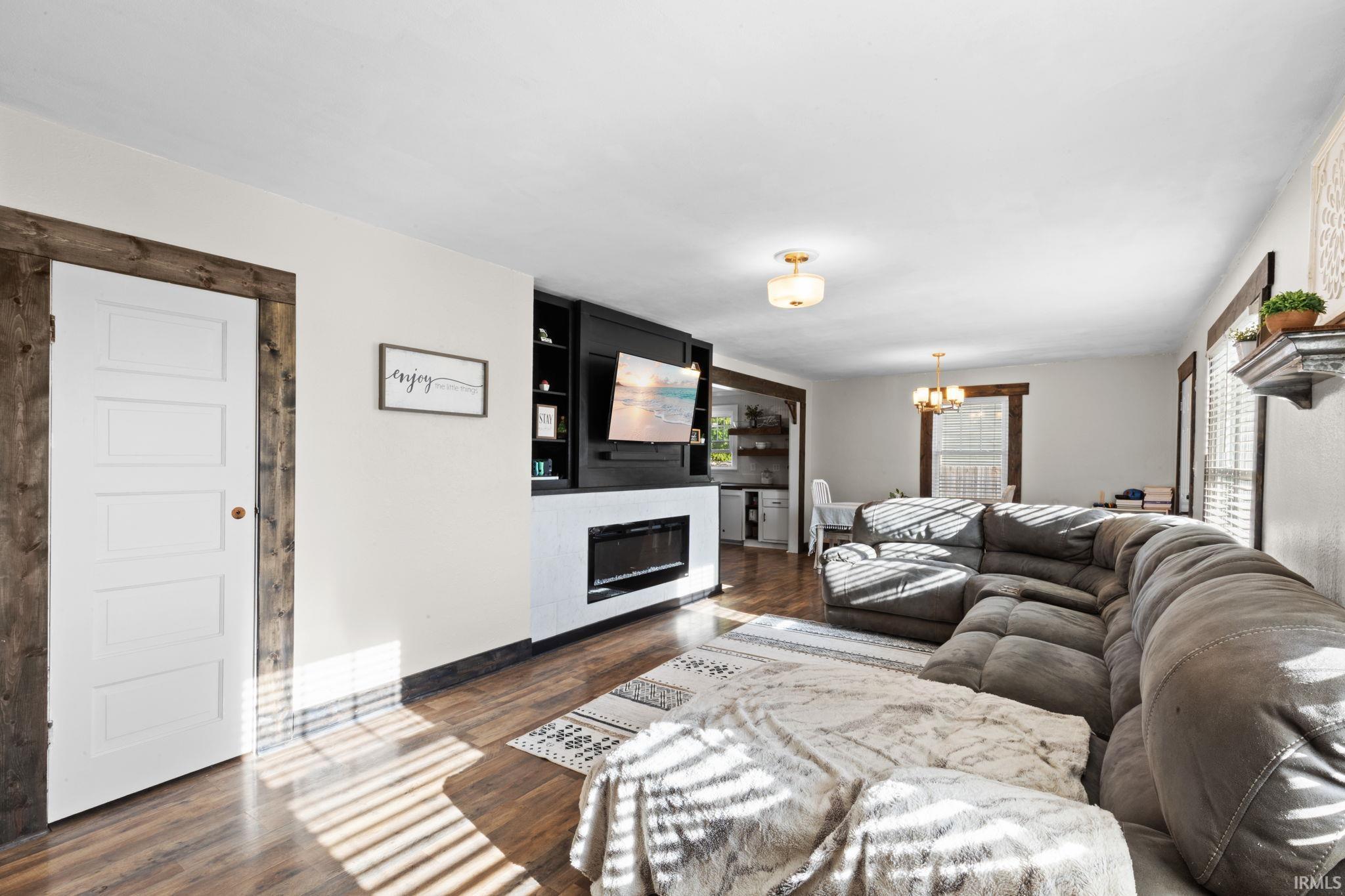 203 N Oakland Avenue Nappanee IN 46550