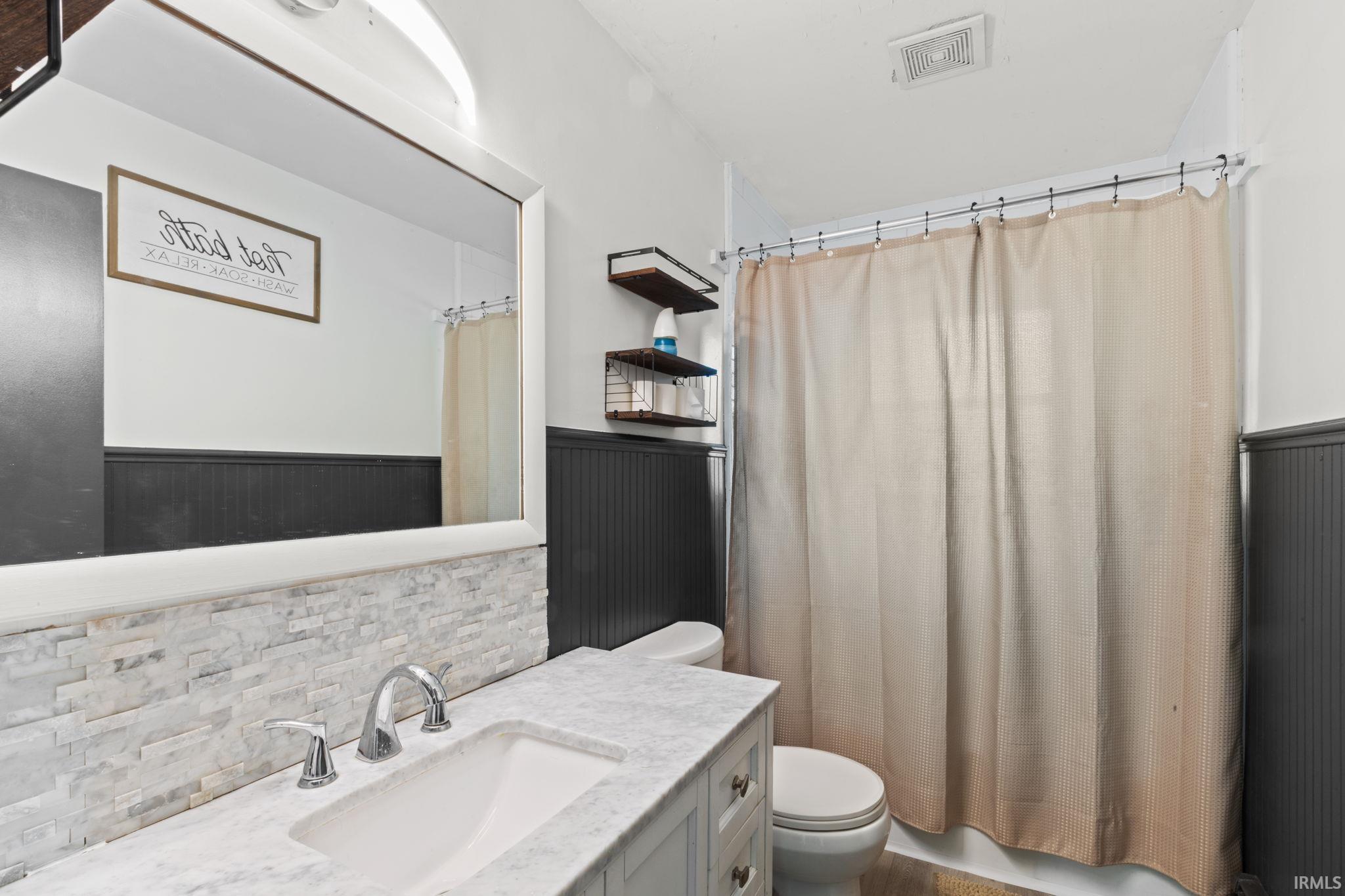 203 N Oakland Avenue Nappanee IN 46550