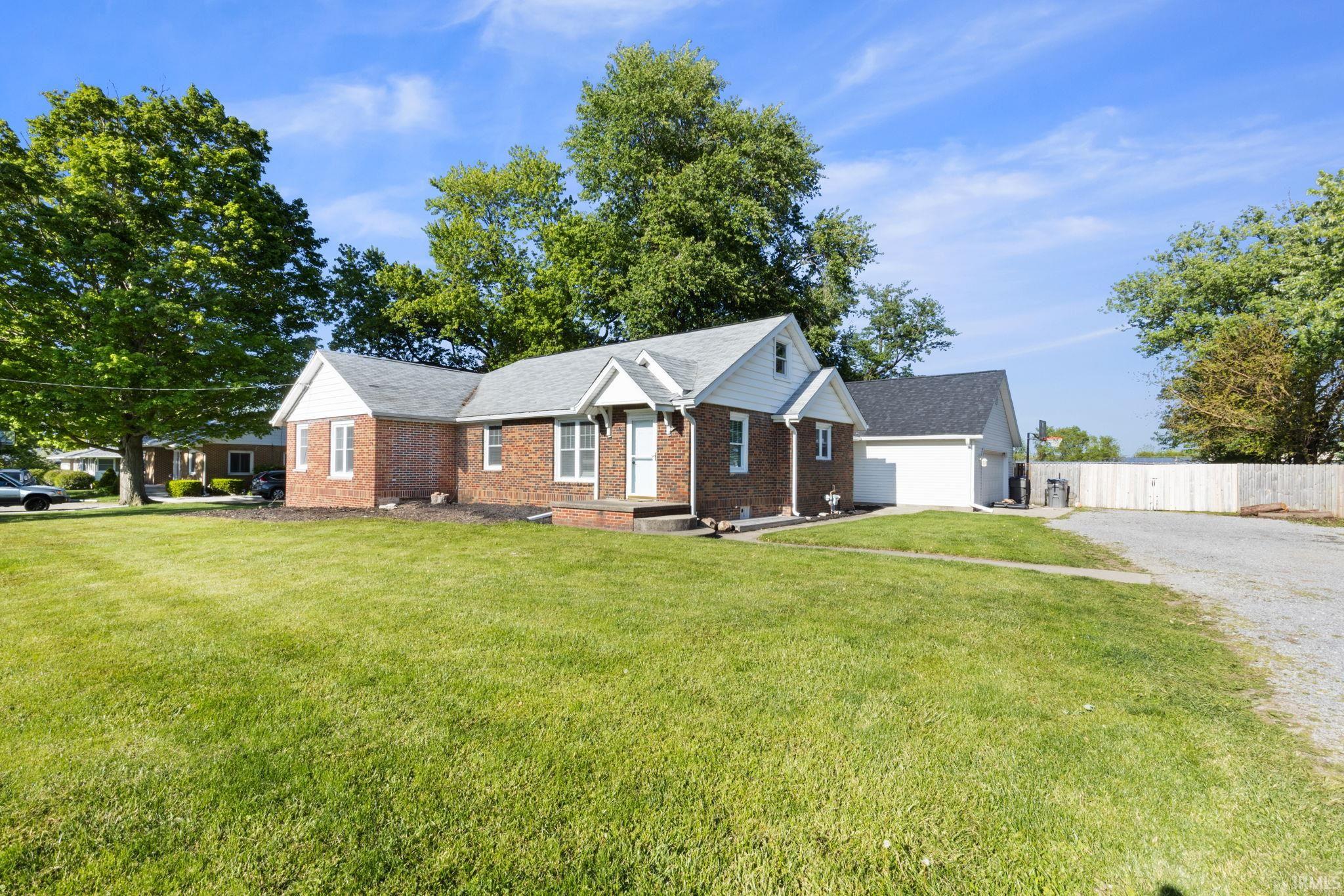 203 N Oakland Avenue Nappanee IN 46550