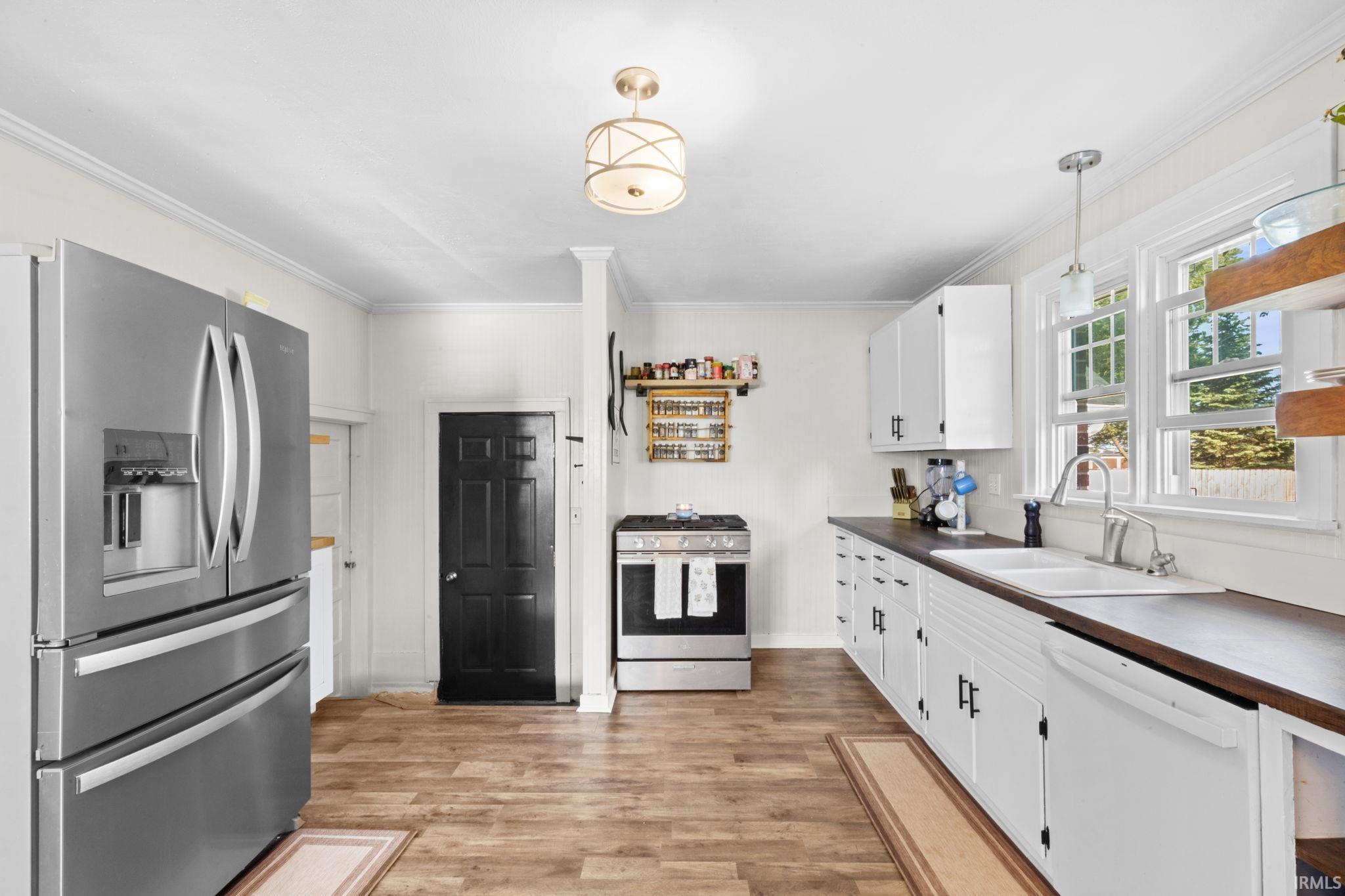 203 N Oakland Avenue Nappanee IN 46550