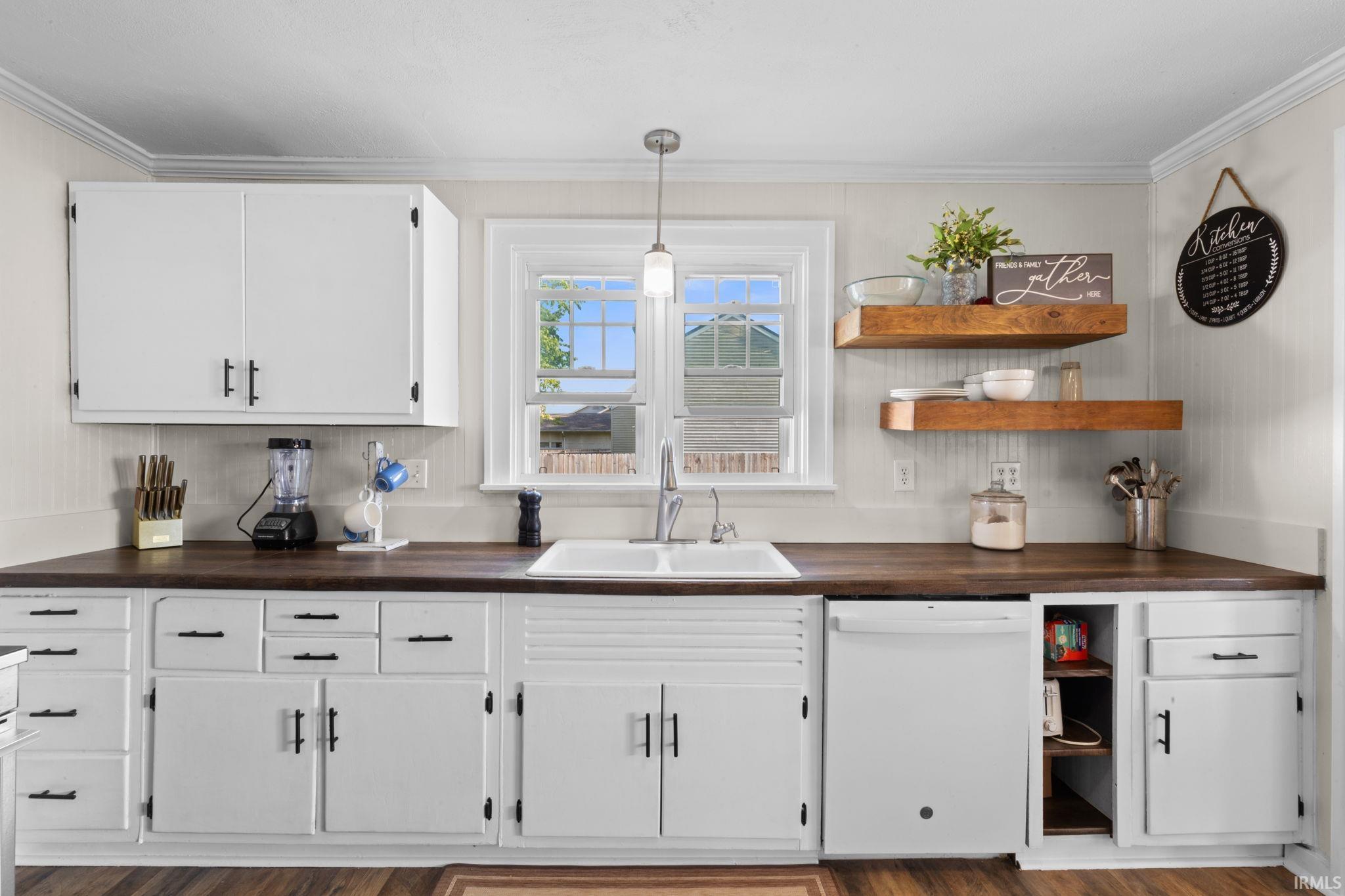 203 N Oakland Avenue Nappanee IN 46550
