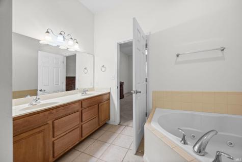 4002 Regal Valley Drive Lafayette IN 47909