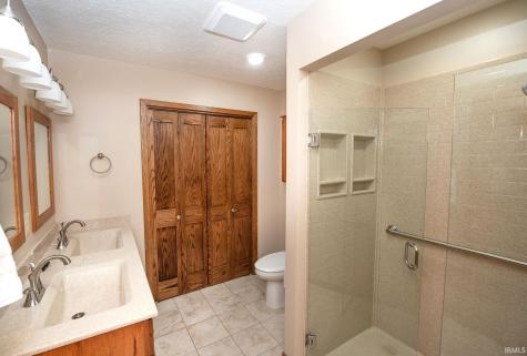 8949 Kirkridge Bluff Lafayette IN 47905