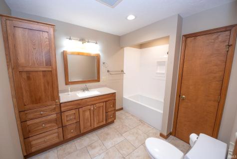 8949 Kirkridge Bluff Lafayette IN 47905
