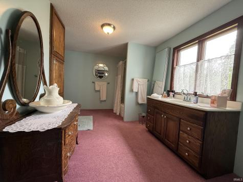 9663 W 100 S Francesville IN 47946