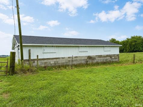 9663 W 100 S Francesville IN 47946
