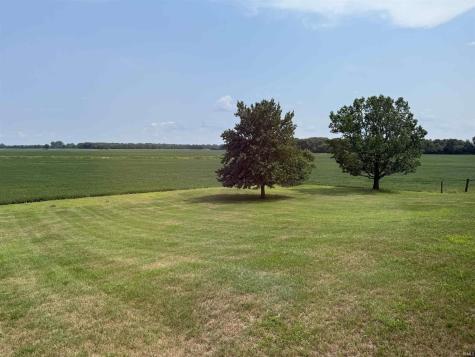 9663 W 100 S Francesville IN 47946