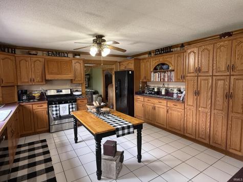 9663 W 100 S Francesville IN 47946