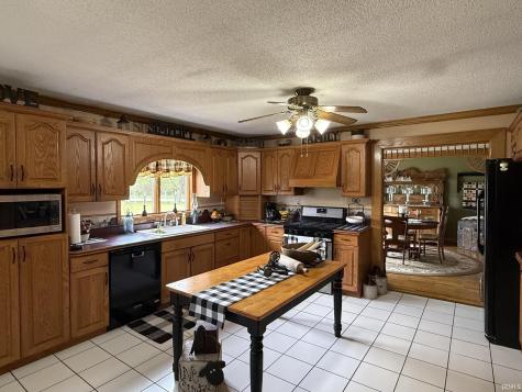 9663 W 100 S Francesville IN 47946