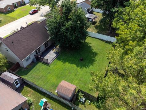 641 Woodbriar Court Evansville IN 47715