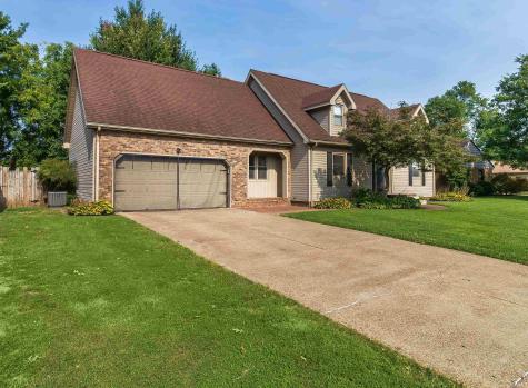 641 Woodbriar Court Evansville IN 47715