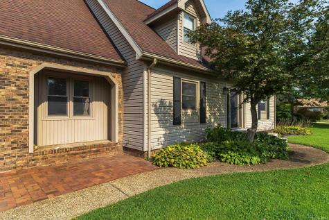 641 Woodbriar Court Evansville IN 47715
