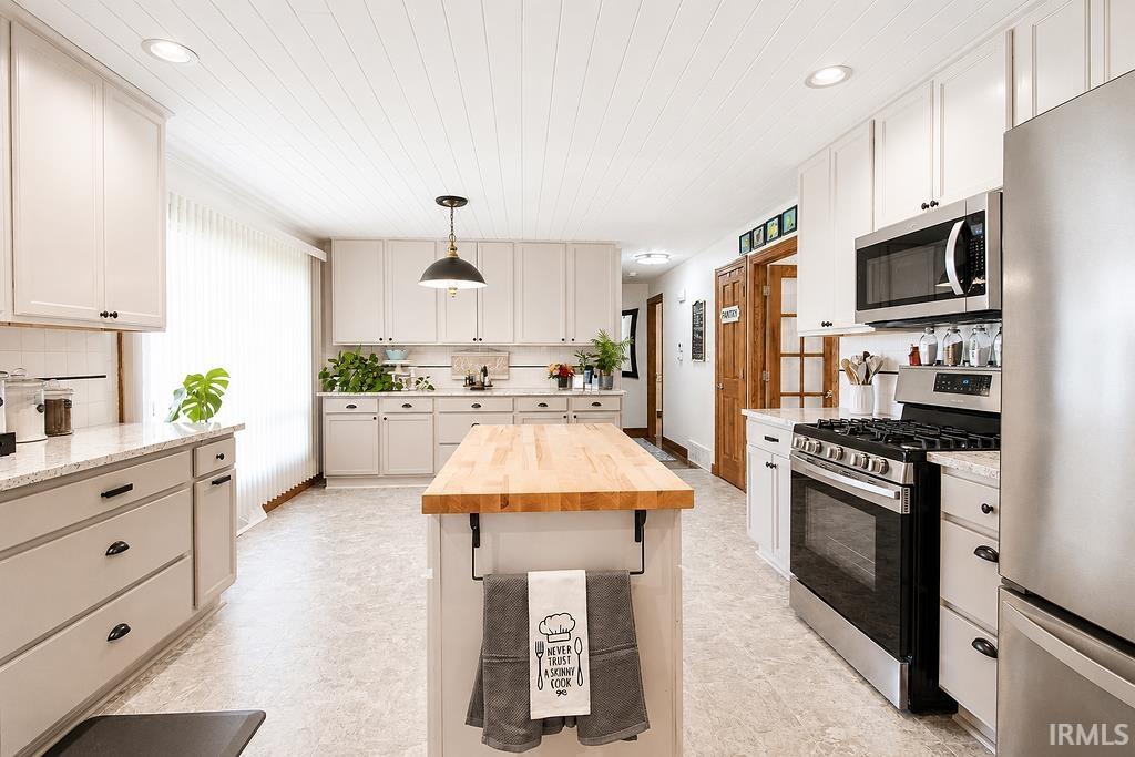55585 Blue Jay Drive South Bend IN 46619