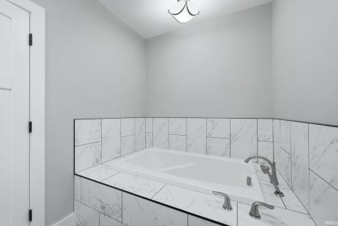 8096 E Quiet Harbor Drive Syracuse IN 46567