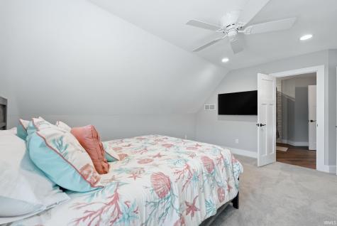 8096 E Quiet Harbor Drive Syracuse IN 46567