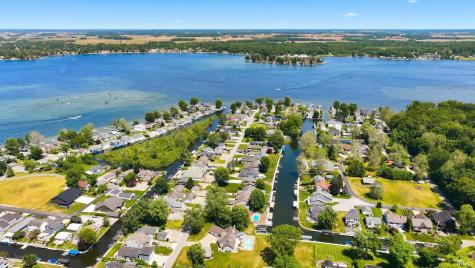 8096 E Quiet Harbor Drive Syracuse IN 46567