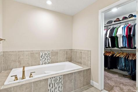 1073 Chesapeake Pointe Drive Lafayette IN 47909