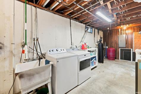 9504 Manor Woods Road Fort Wayne IN 46804