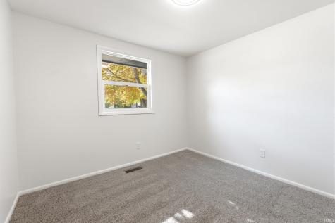 8239 Oklahoma Trail Fort Wayne IN 46815