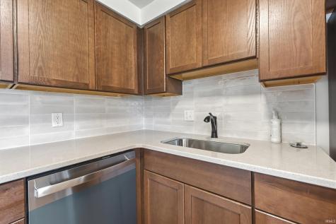 8239 Oklahoma Trail Fort Wayne IN 46815