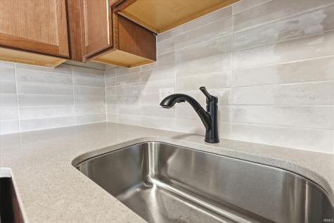 8239 Oklahoma Trail Fort Wayne IN 46815