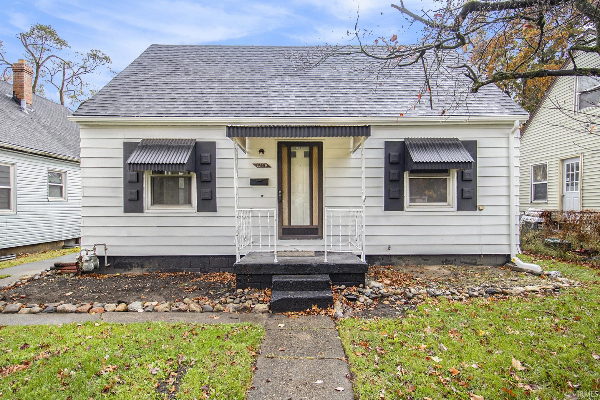 2206 Elwood Avenue South Bend IN 46628