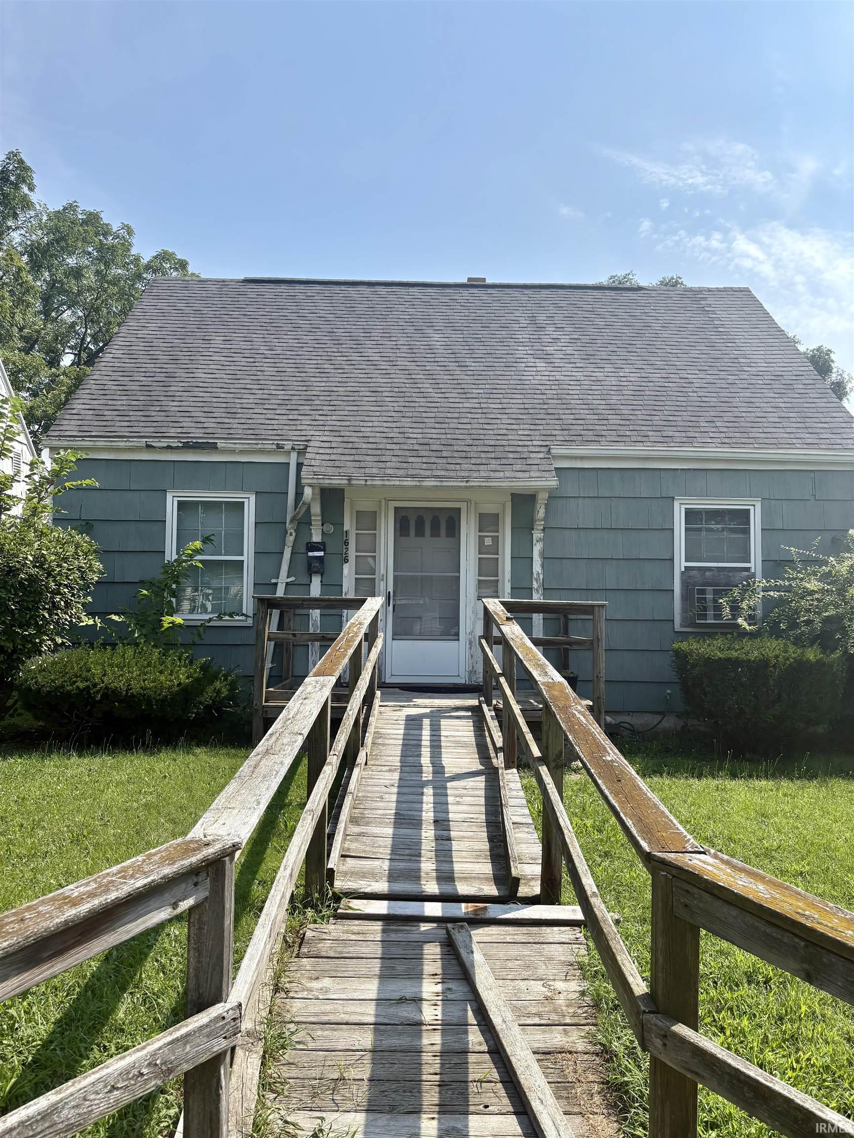 1626 Johnson Street South Bend IN 46628
