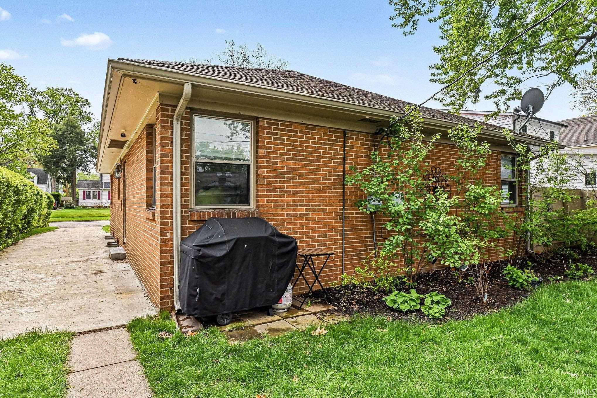 1605 E Madison Street South Bend IN 46617
