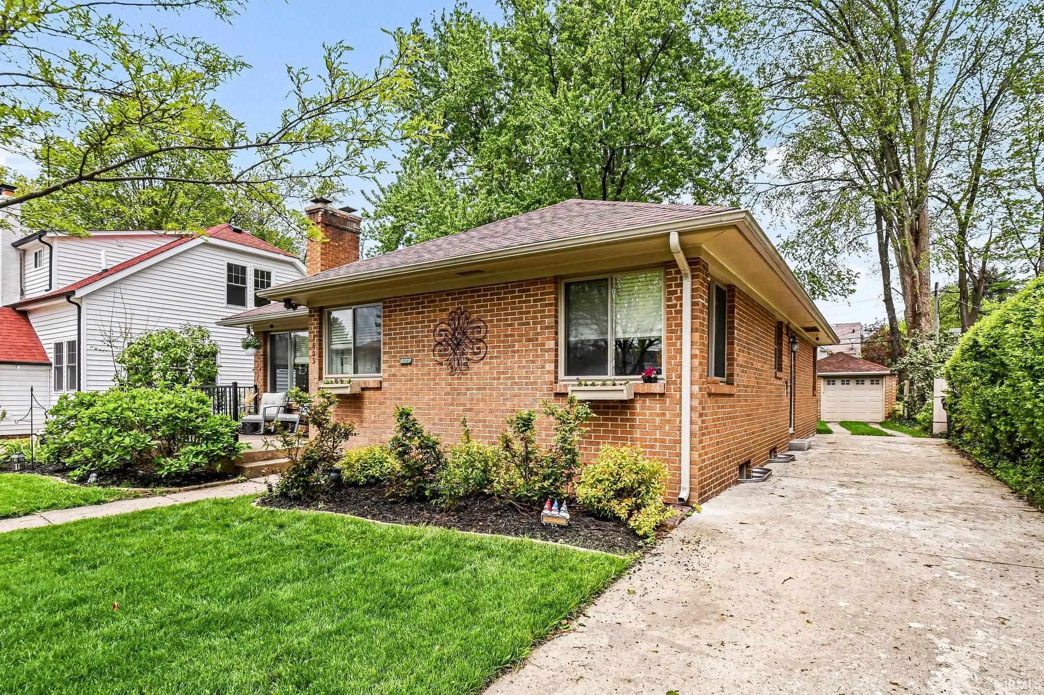 1605 E Madison Street South Bend IN 46617