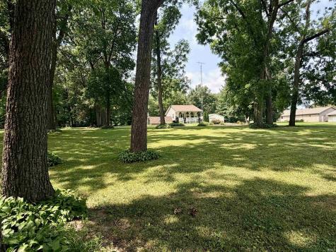 5480 S Salisbury Court Monticello IN 47960