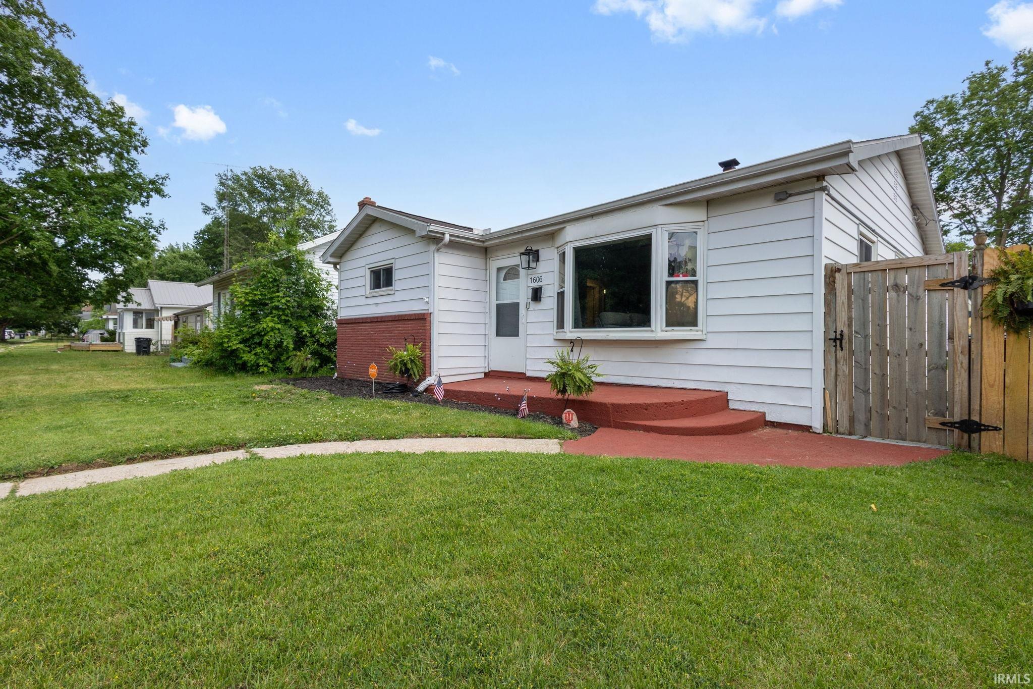 1606 E Fox Street South Bend IN 46613
