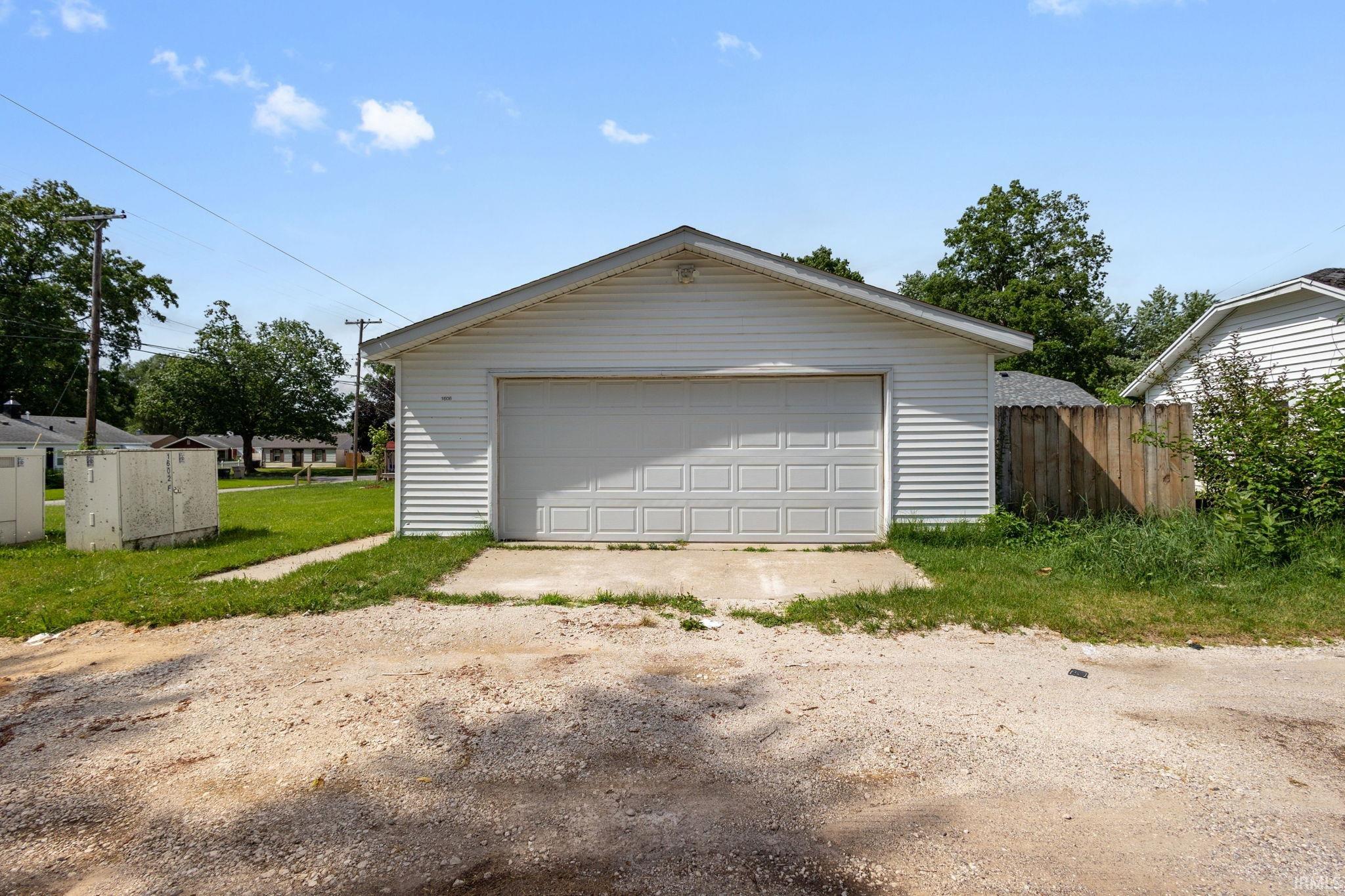 1606 E Fox Street South Bend IN 46613
