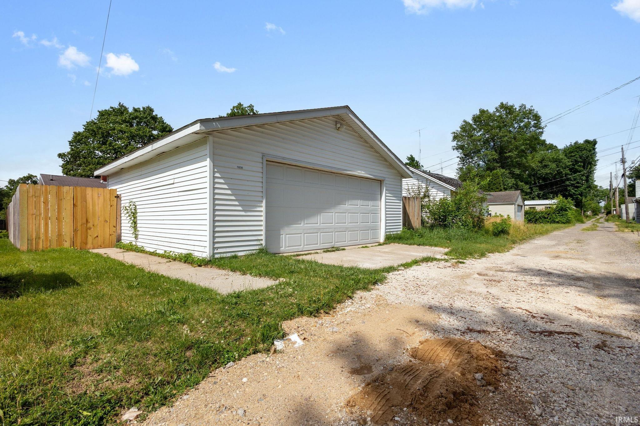 1606 E Fox Street South Bend IN 46613