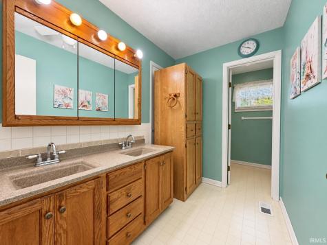 1638 S 50 E Winamac IN 46996