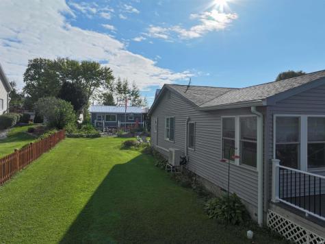 11086 W Silver Maple Drive Kewanna IN 46939
