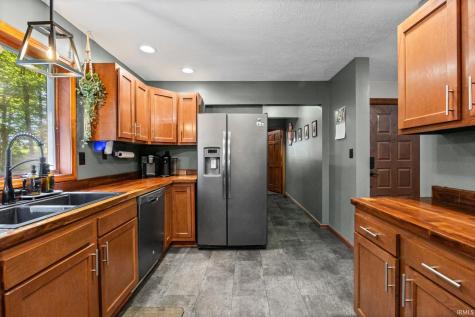 7637 E State Road 47 Waveland IN 47989
