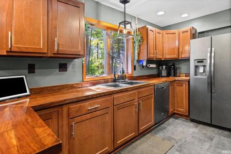 7637 E State Road 47 Waveland IN 47989