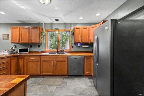 7637 E State Road 47 Waveland IN 47989