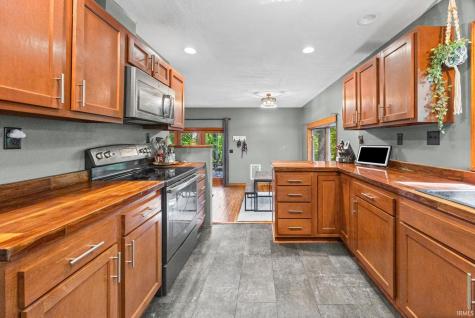7637 E State Road 47 Waveland IN 47989