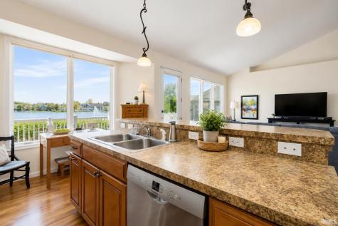 6641 Dockside Drive South Bend IN 46628
