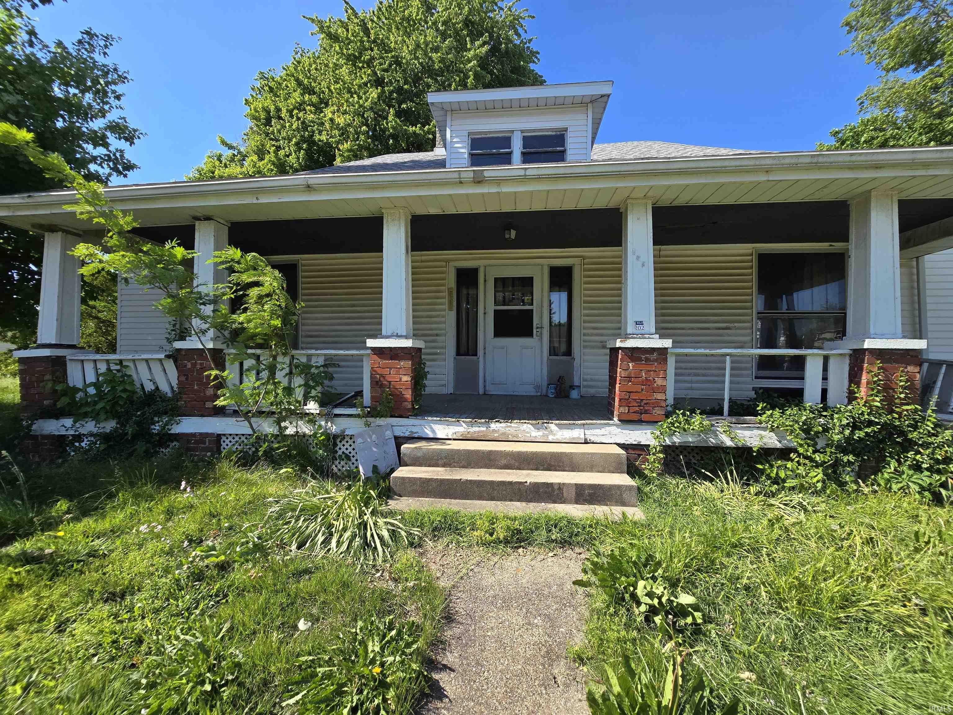 108 E Warrick Street Owensville IN 47665