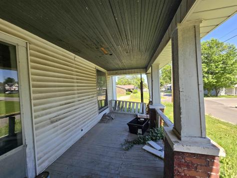 108 E Warrick Street Owensville IN 47665