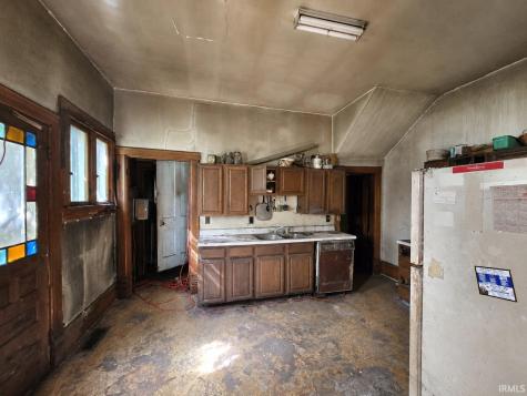 108 E Warrick Street Owensville IN 47665