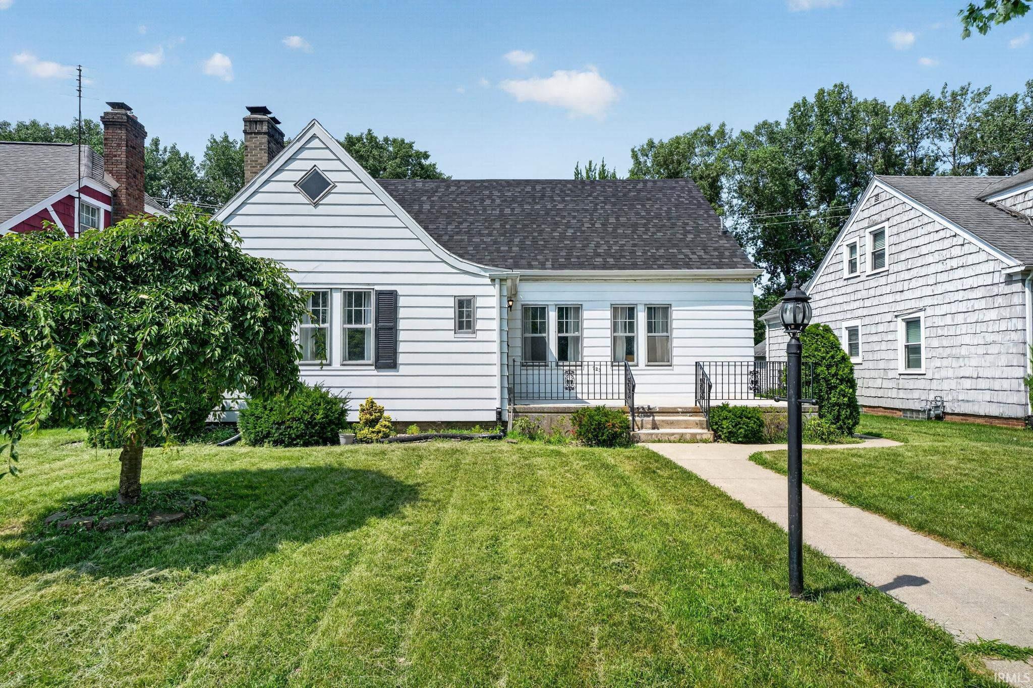723 W Angela Boulevard South Bend IN 46617