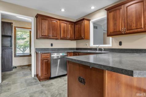 8215 Kingswood Court Evansville IN 47715
