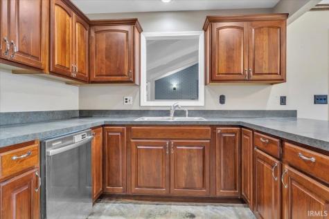 8215 Kingswood Court Evansville IN 47715