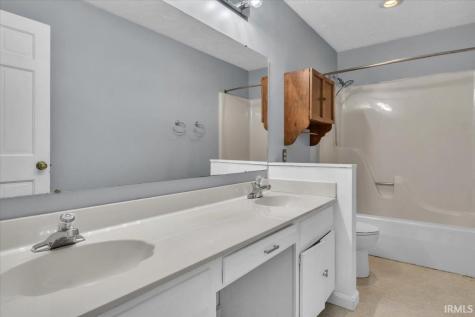 8215 Kingswood Court Evansville IN 47715