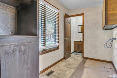 8215 Kingswood Court Evansville IN 47715