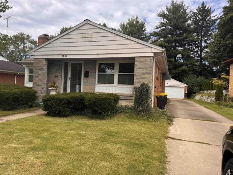1927 Rockne Drive South Bend IN 46617