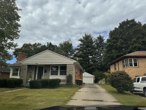 1927 Rockne Drive South Bend IN 46617